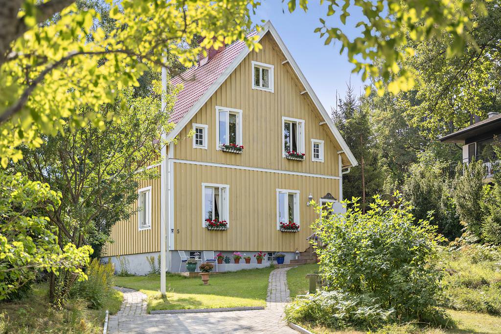 22. Renoverad betongtrappa till husa╠egare