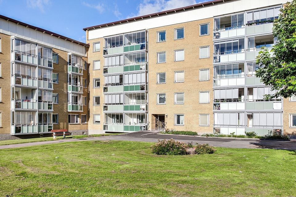 25. Nybyggd sto╠edmur vid ga╠erdsrenovering