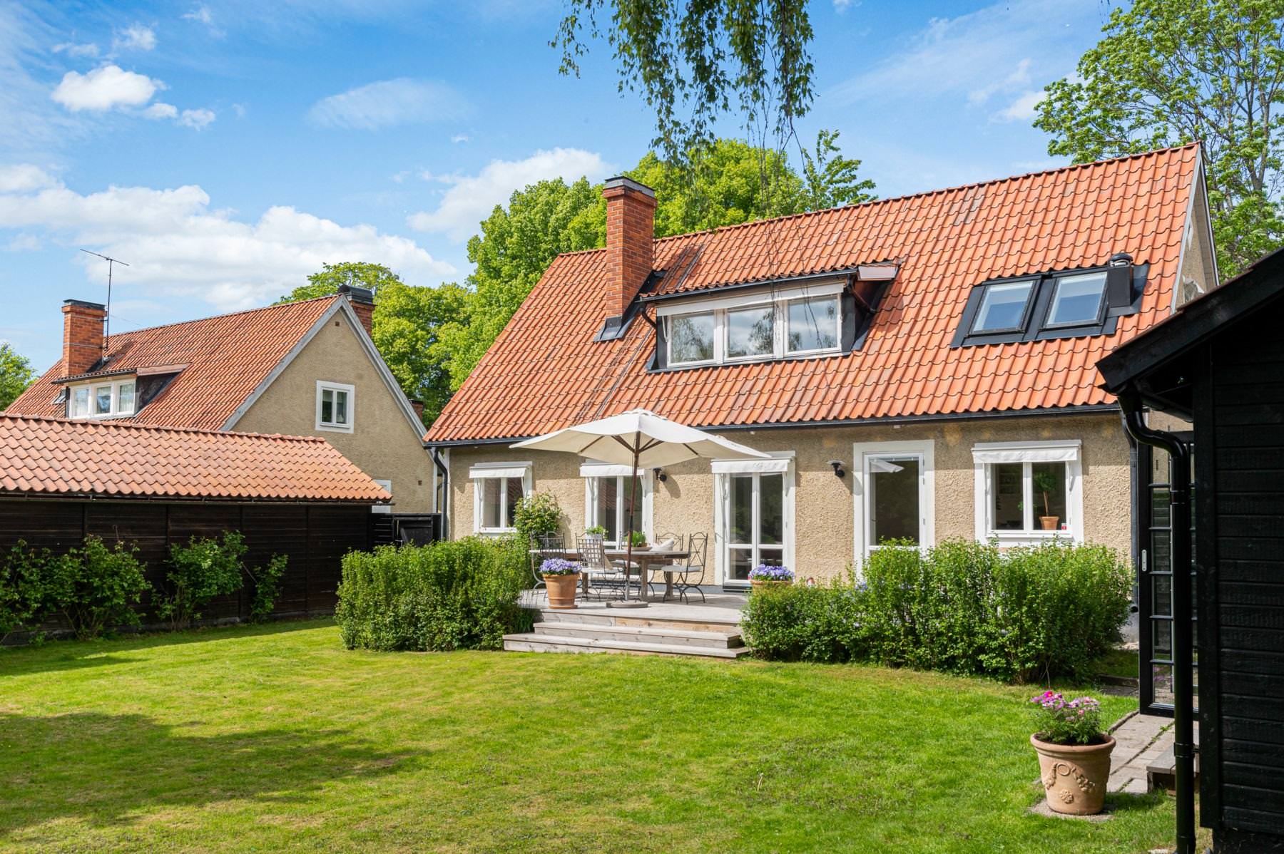 5. Gra╠evning av stenkista dra╠enering i tomt