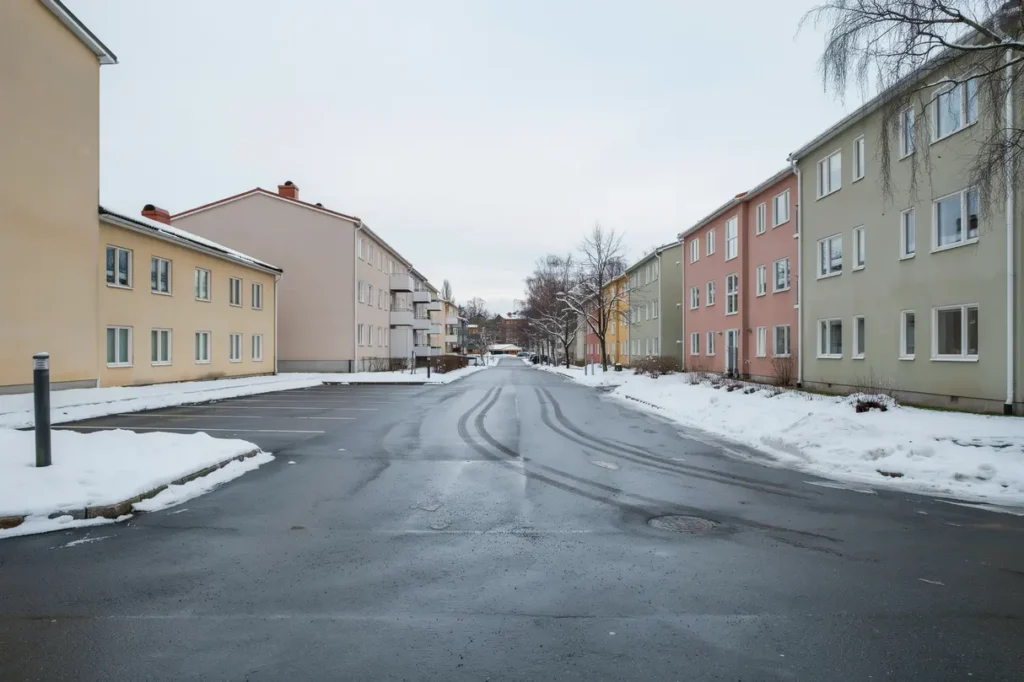 sn r jning plogning och halkbek mpning p parkeringsytor i rissne sundbyberg