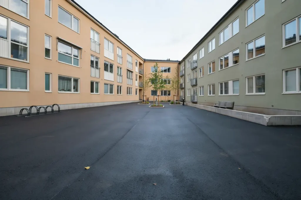 markberedning och asfaltering av innerg rd vid bostadsr tter i rissne